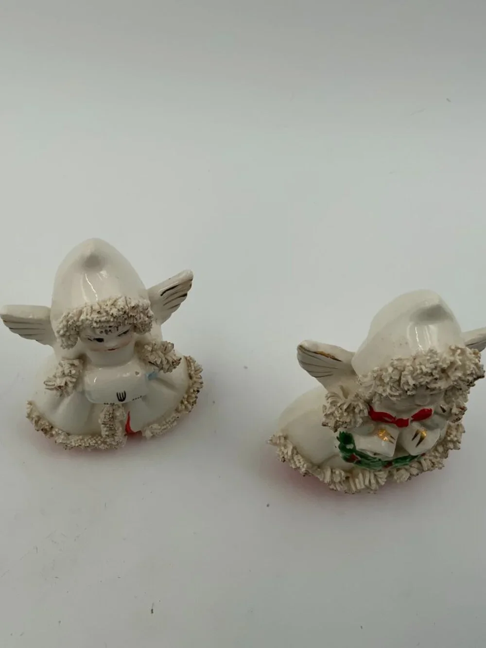 Commodore Spaghetti Ceramic Christmas Angels Salt & Pepper Shakers Figurine